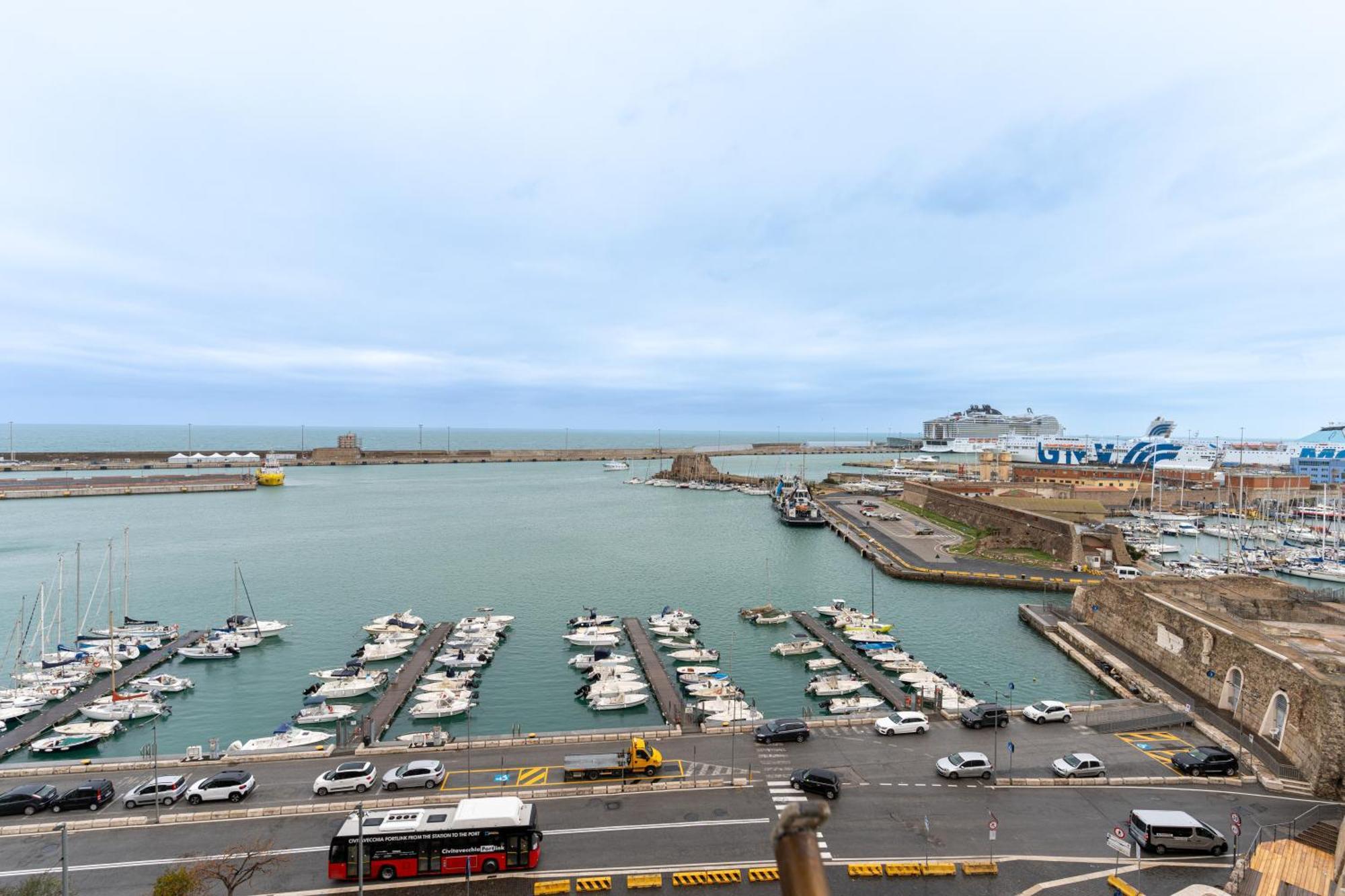 L'Onda Affittacamere Civitavecchia Exterior photo